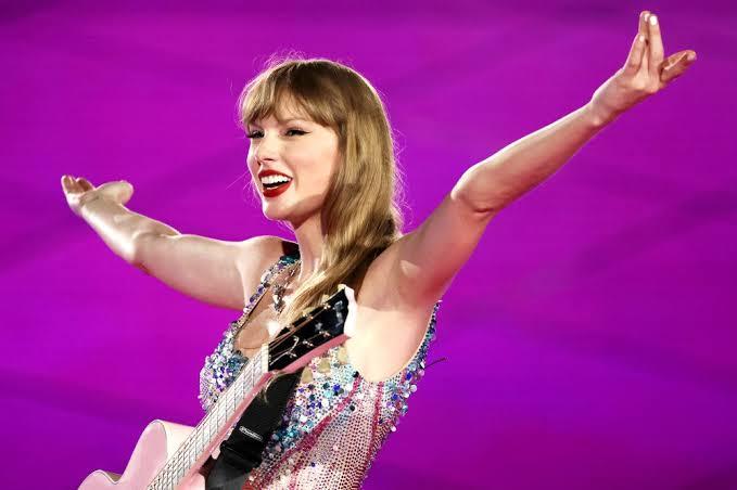 Taylor Swift Dominates the Music Industry, Again ! 