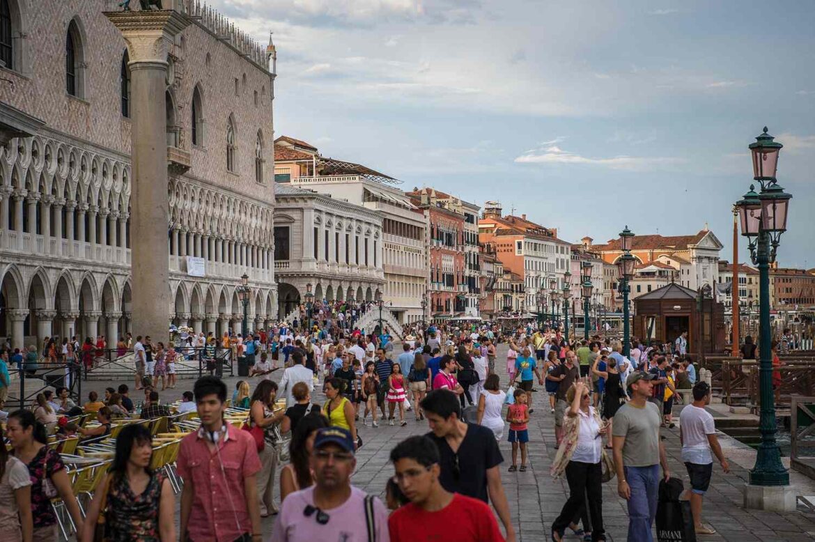 Venice Implements New Tourist Group Limits to Manage Overcrowding