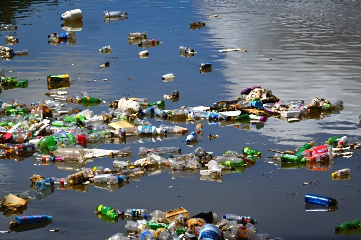 Debate over Binding Rules Stalls Plastics Pollution Treaty Talks